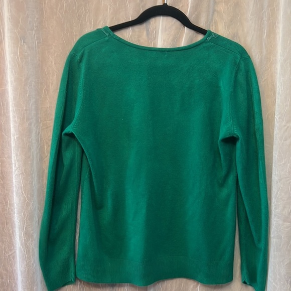 3/$20 petite green sweater size large - Picture 4 of 4